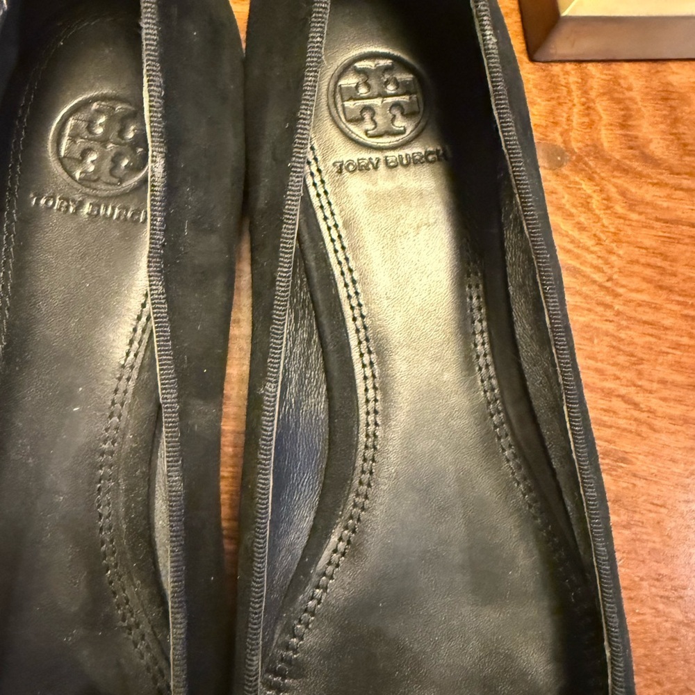 NWOT Tory Burch Black Suede Loafer Flats Bow Jewel T Size 9 MSRP $525 Dustbag - Picture 5 of 16